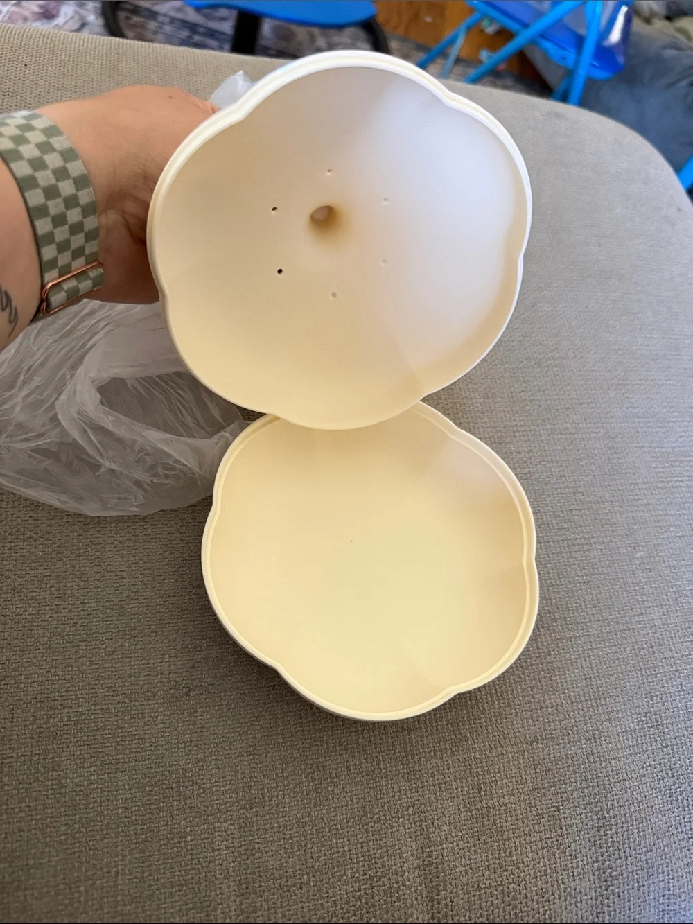 Tupperware cream colored garlic keeper